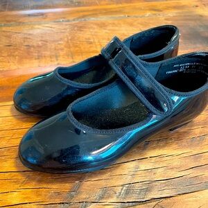 Girls theatricals Velcro tap shoe